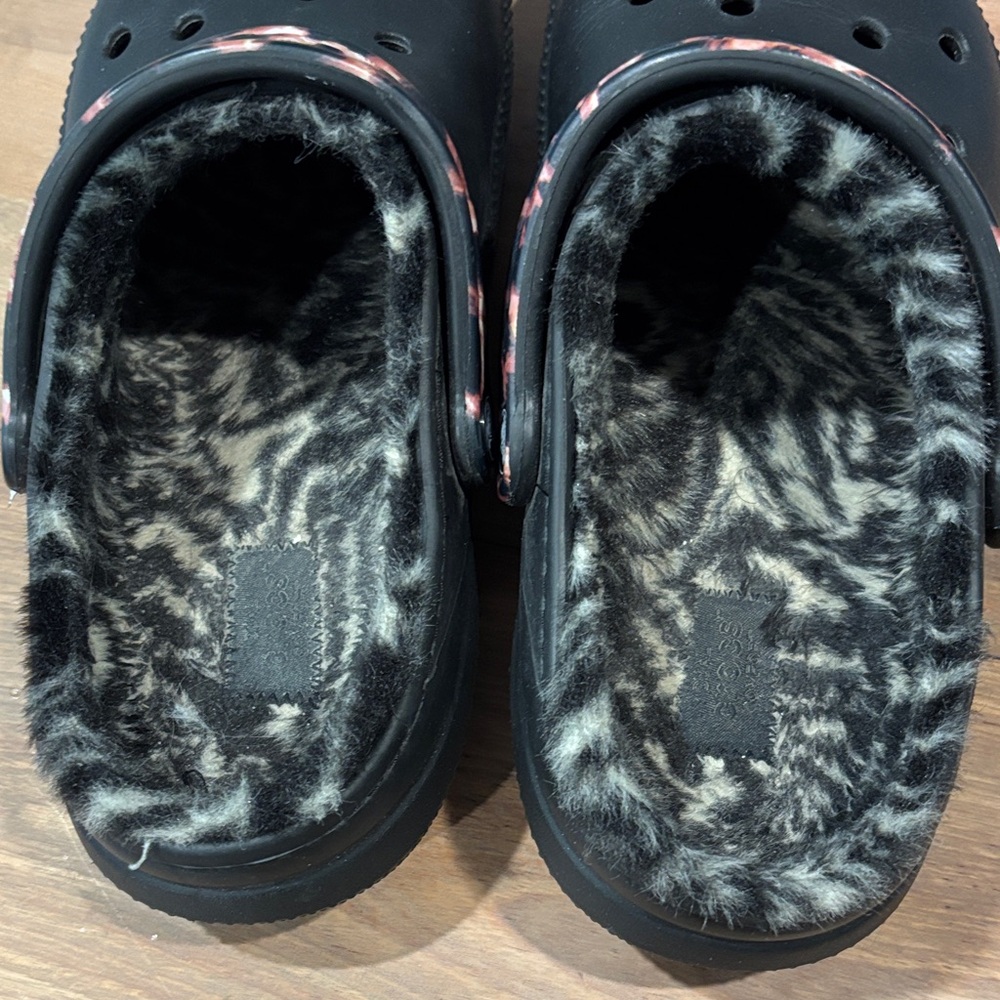 CROCS Black Women’s Slippers with Leopard Accent - Picture 6 of 6
